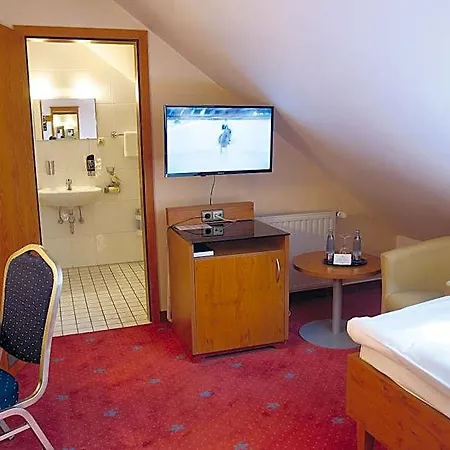호텔 Avalon Hotelpark Koenigshof 3*