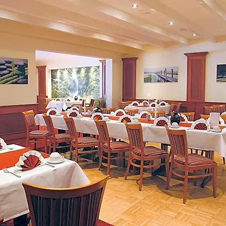 호텔 Avalon Hotelpark Koenigshof 3*